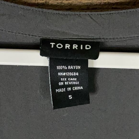 Torrid Challis Button Sleeveless Tank Top Solid Gray Size 5 5X - Picture 3 of 10